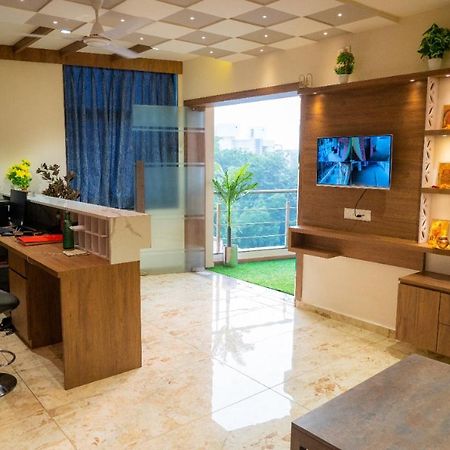 Hotel Lee Grand Anand Exterior photo