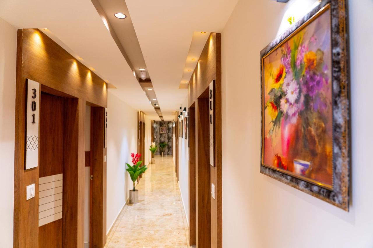 Hotel Lee Grand Anand Exterior photo
