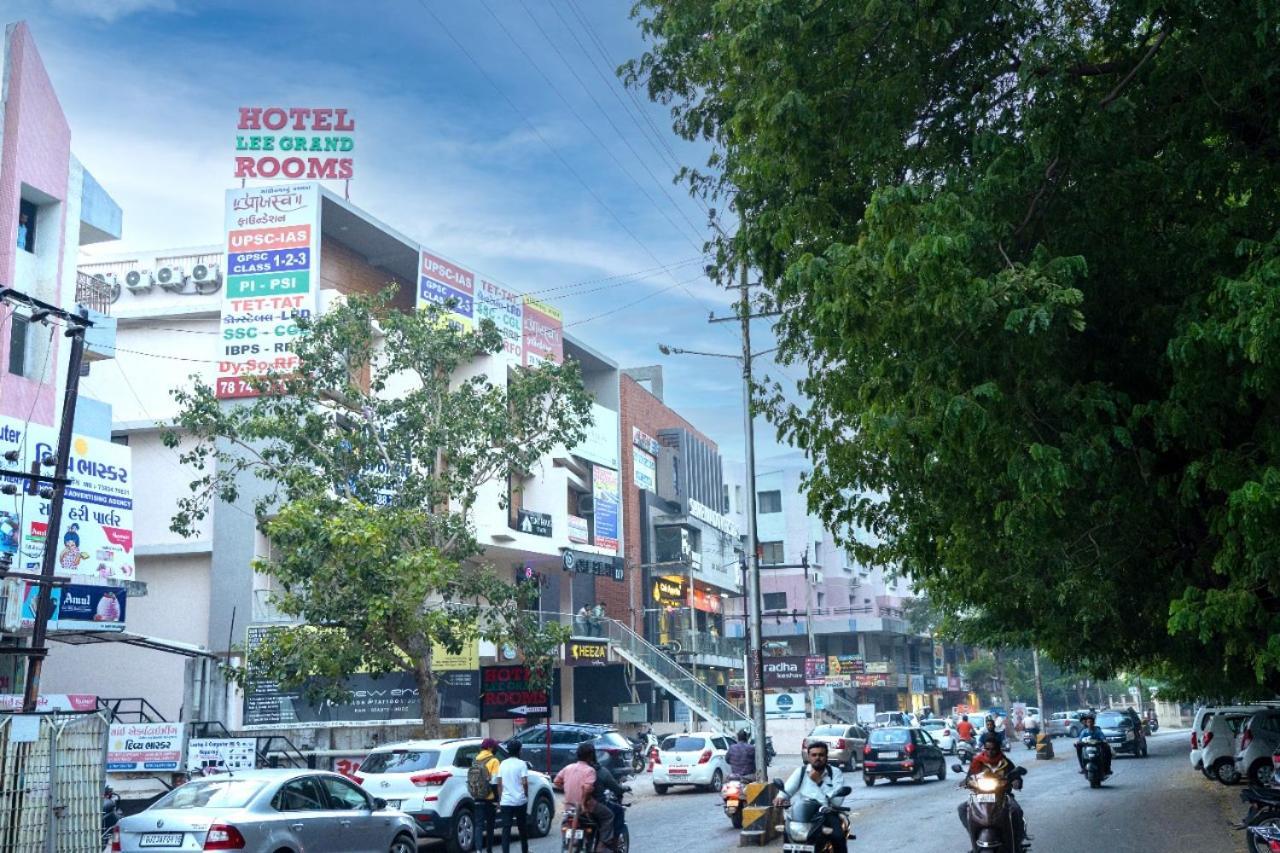 Hotel Lee Grand Anand Exterior photo