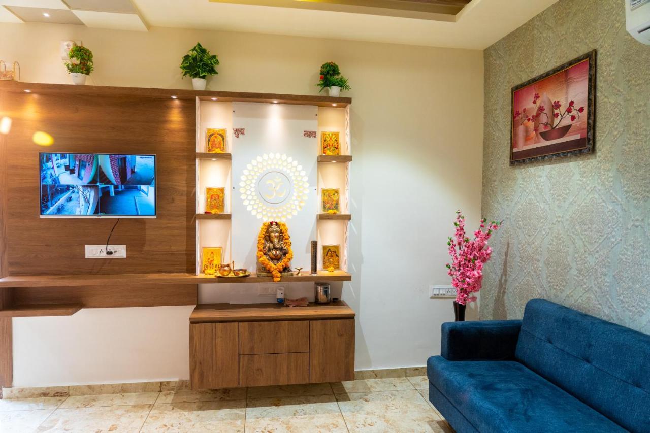 Hotel Lee Grand Anand Exterior photo
