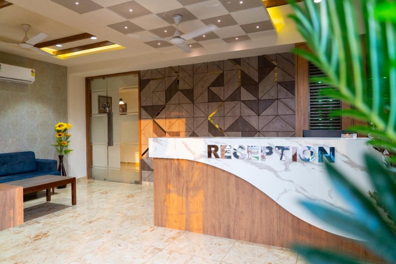 Hotel Lee Grand Anand Exterior photo