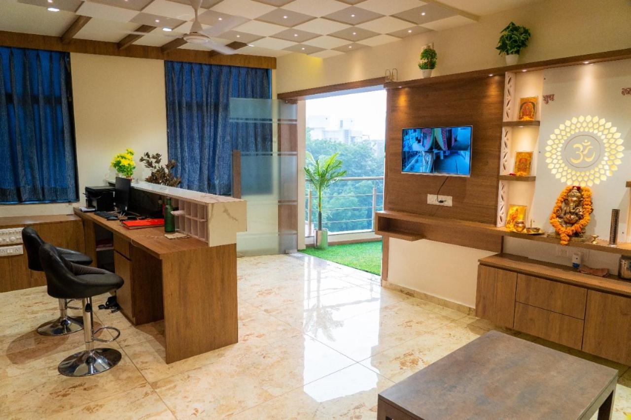 Hotel Lee Grand Anand Exterior photo
