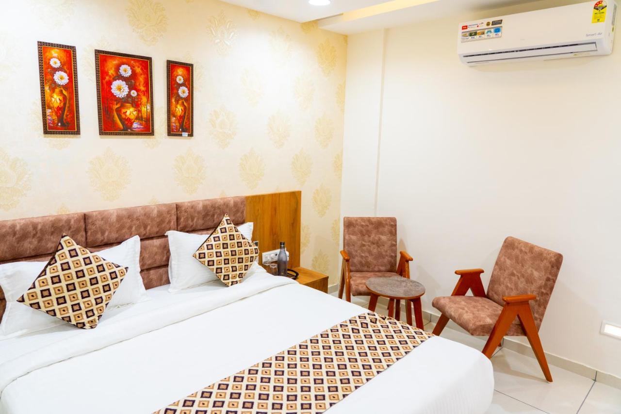 Hotel Lee Grand Anand Exterior photo
