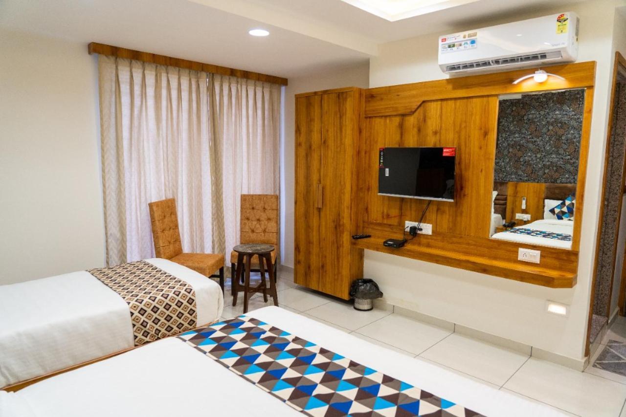 Hotel Lee Grand Anand Exterior photo