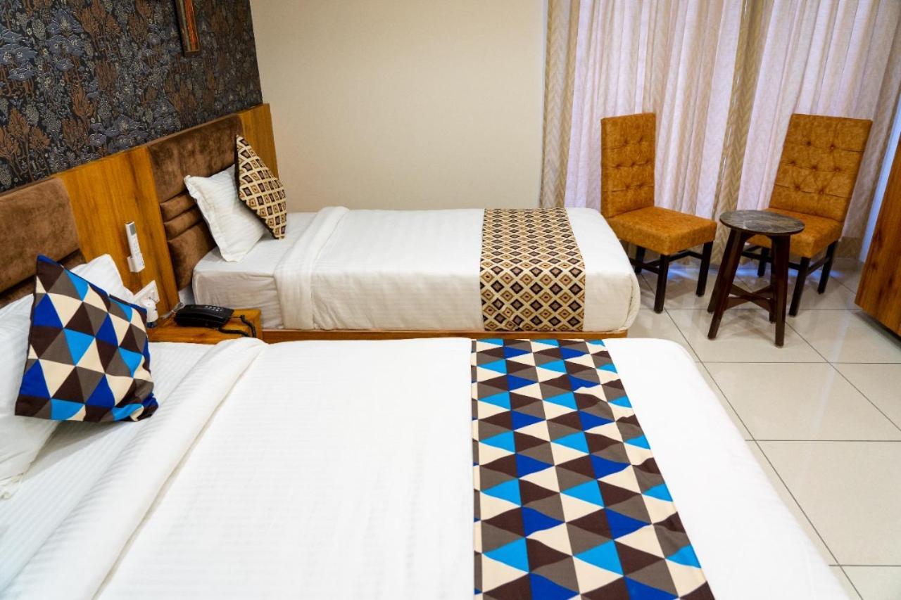 Hotel Lee Grand Anand Exterior photo