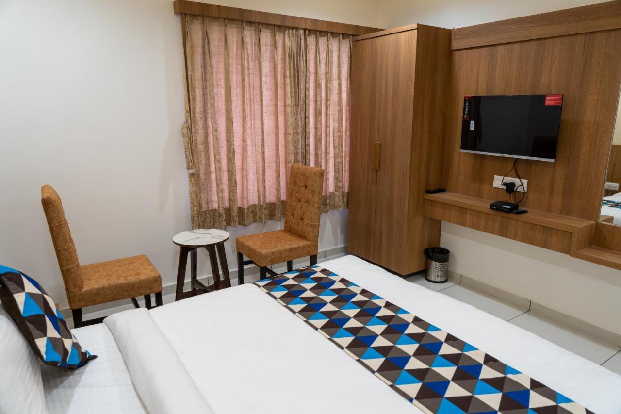 Hotel Lee Grand Anand Exterior photo