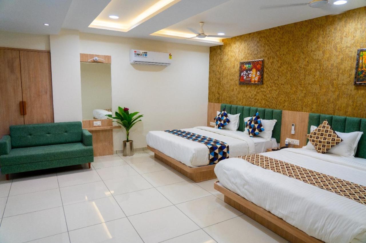Hotel Lee Grand Anand Exterior photo