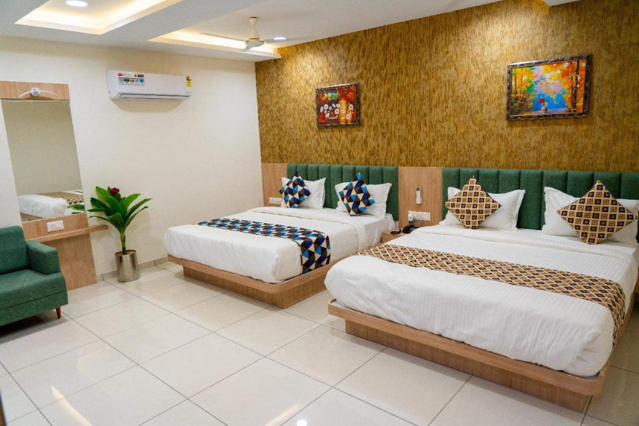 Hotel Lee Grand Anand Exterior photo