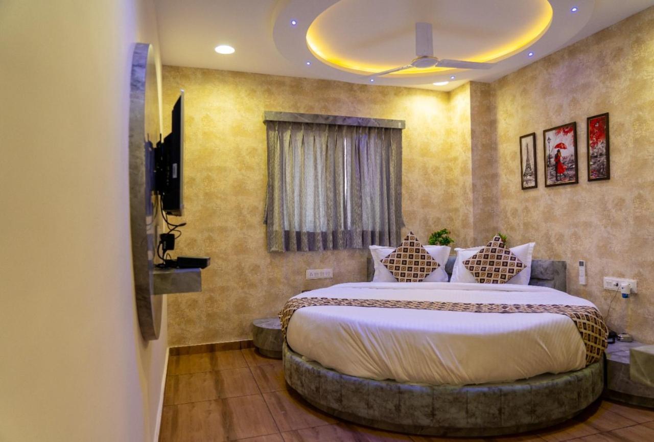 Hotel Lee Grand Anand Exterior photo